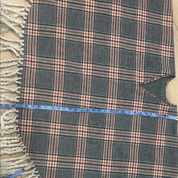 Handmade wool poncho/cape - Picture 5 of 6